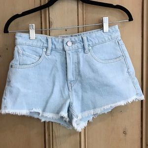 Colvin light wash mid rise shorts 25